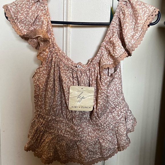 ๐3/$30๐ Off the Shoulder Top - Picture 2 of 2